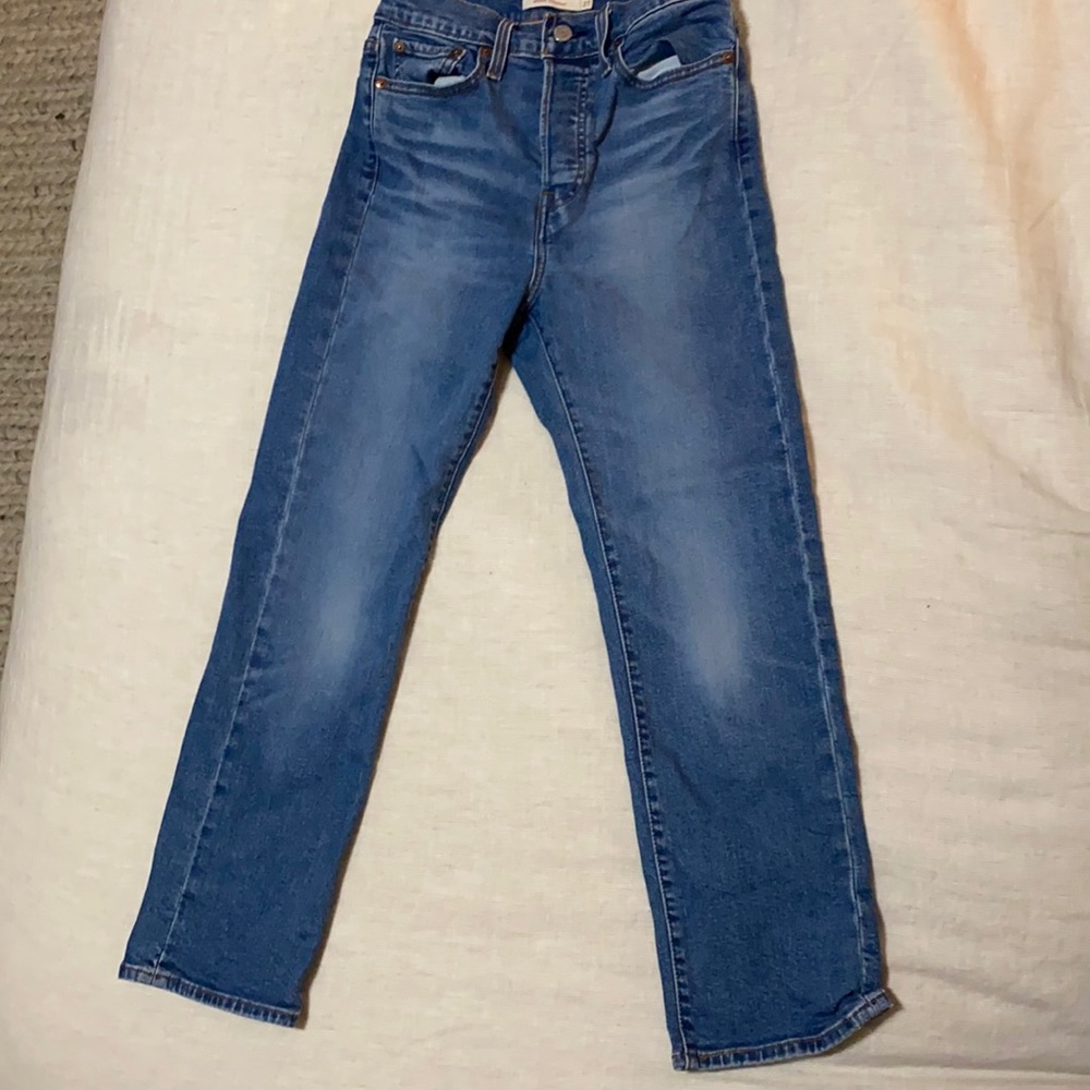 Levi’s wedgie straight jeans. Size 27.